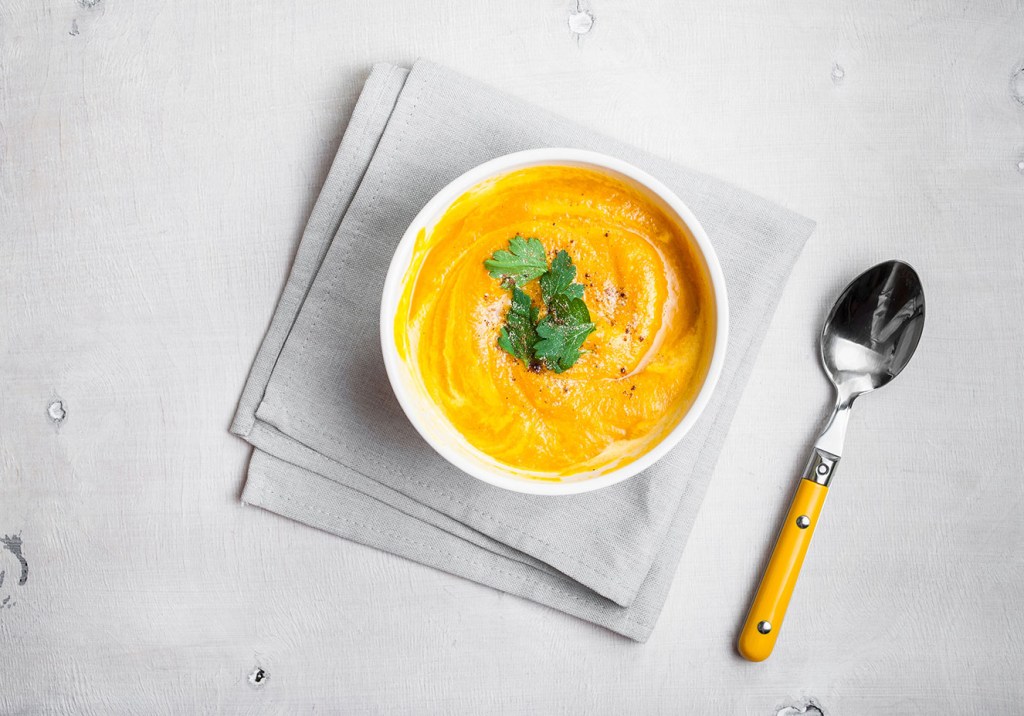 Leves e quentinhas: 16 sopas para você experimentar!