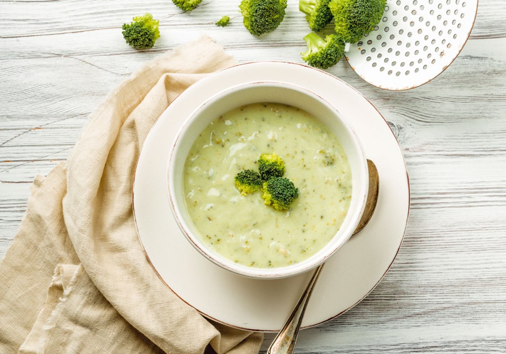 Leves e quentinhas: 16 sopas para você experimentar!