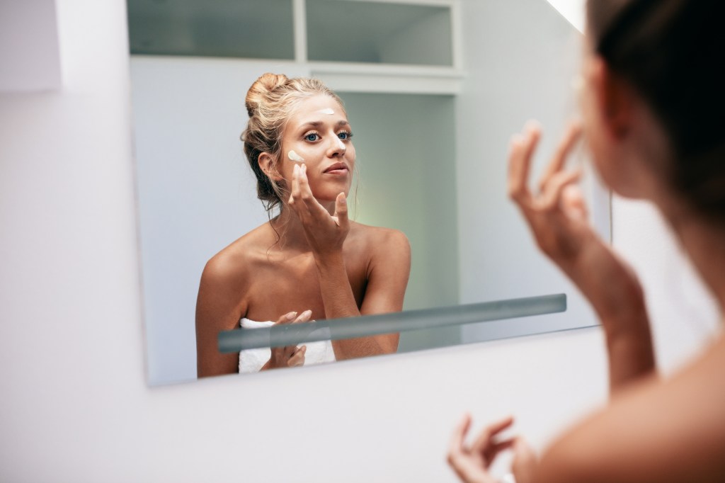 8 novos hábitos anti-idade aprovados pelos dermatologistas