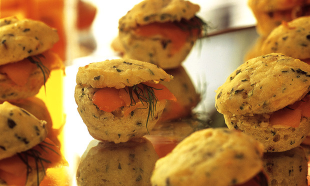 Receita de Minimuffin de Ervas com Salmão Perca peso e ganhe energia com uma dessas 17 receitas de salmão