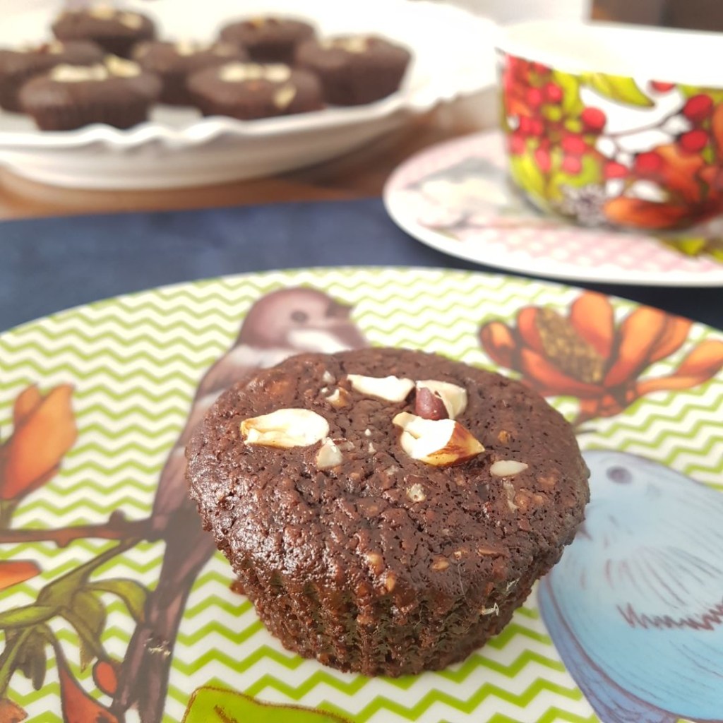 bolinho-cacau-avela Almoço de Páscoa: 18 receitas leves e saudáveis para fazer em casa