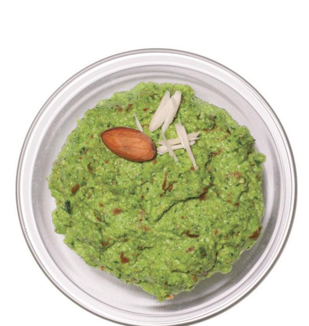 Pesto de r&uacute;cula para tirar suas refei&ccedil;&otilde;es da mesmice