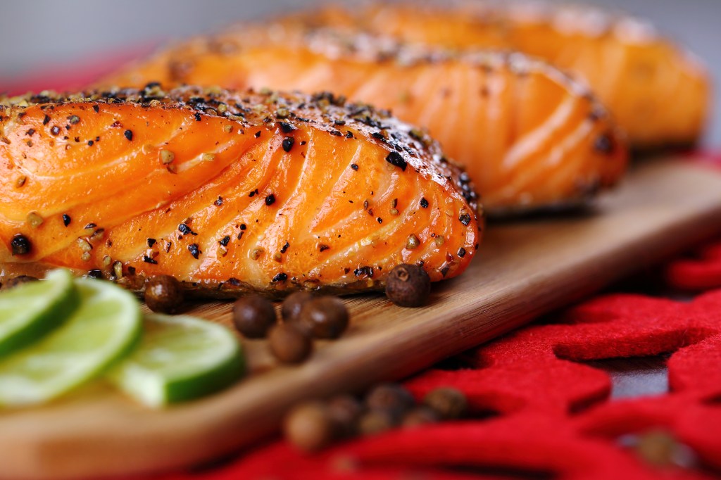 salmão-grelhado 11 alimentos para aumentar a imunidade