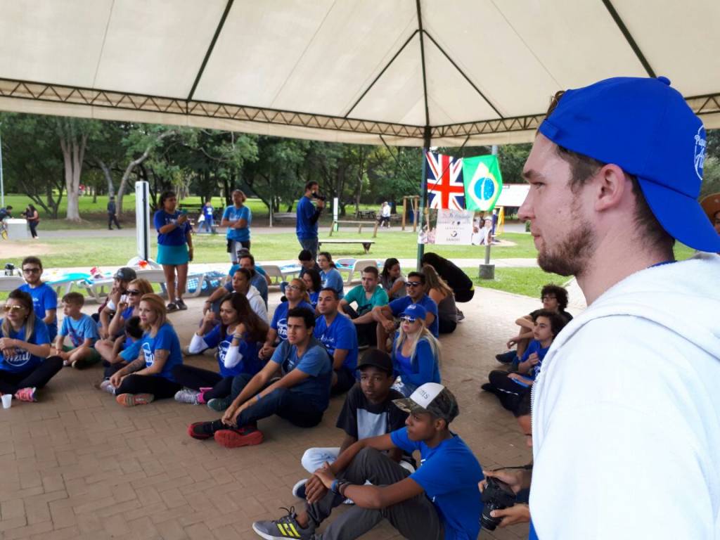 Jovem corre o mundo para mostrar que diabetes e esporte combinam