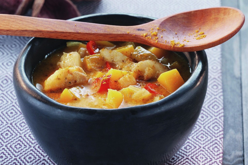 moqueca-capixaba Almoço de Páscoa: 18 receitas leves e saudáveis para fazer em casa
