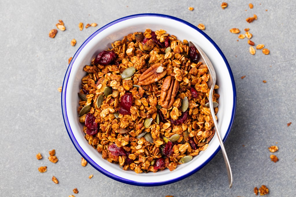 Granola Confira 6 alimentos “saudáveis” que podem conter açúcar