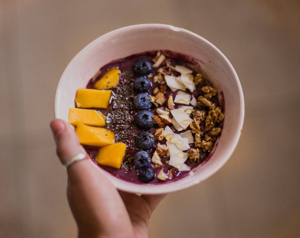 Os bowls prometem ser a comida do verão. Mas será que eles são saudáveis?