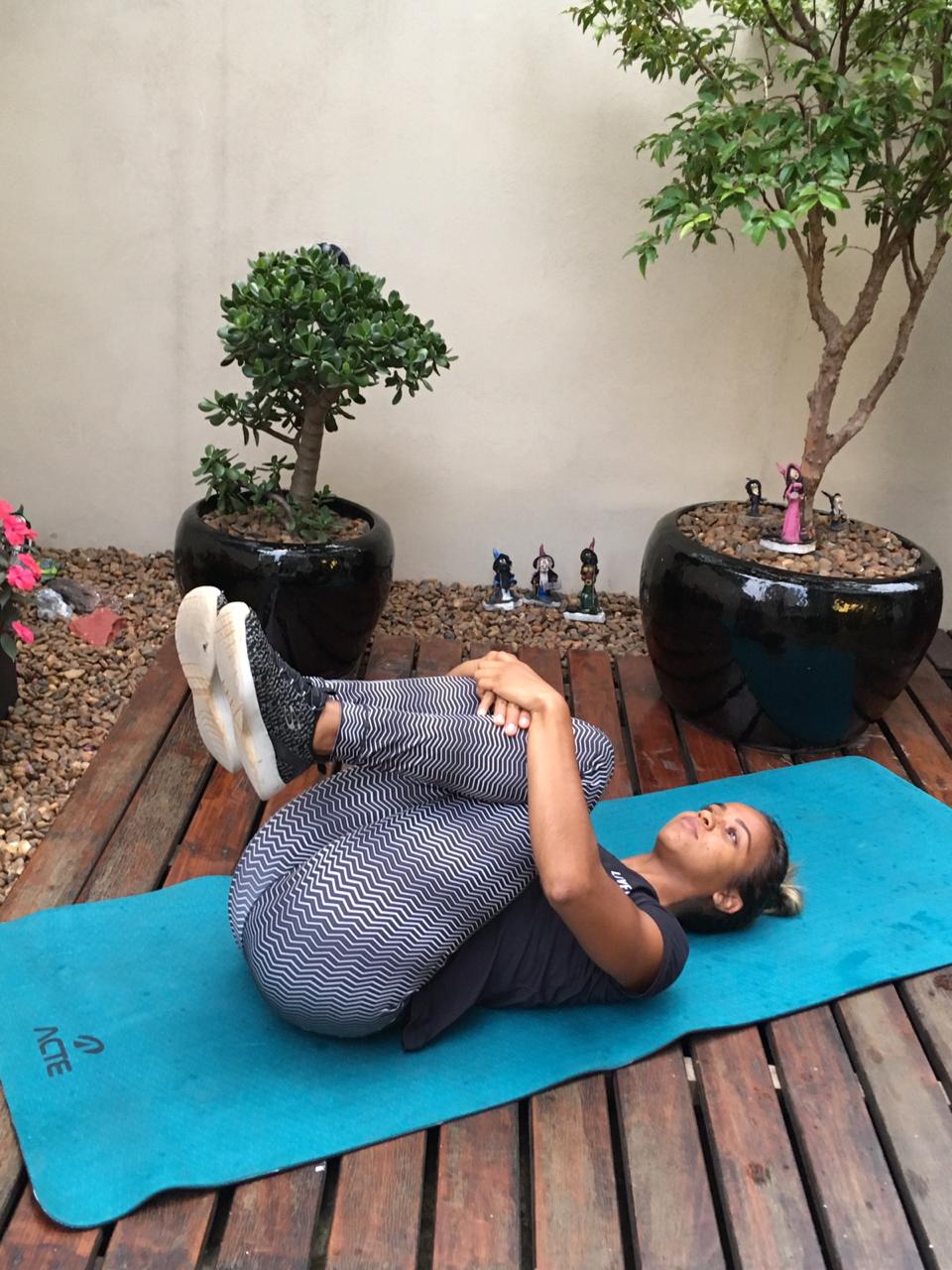 Alongamento para a lombar Cau Saad indica: sessão de alongamento pra fazer toda as manhãs