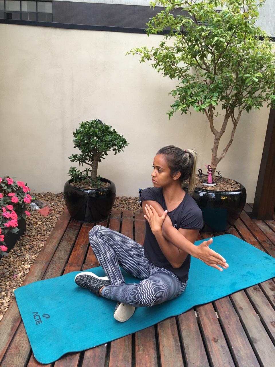 Exercício de alongamento Cau Saad indica: sessão de alongamento pra fazer toda as manhãs