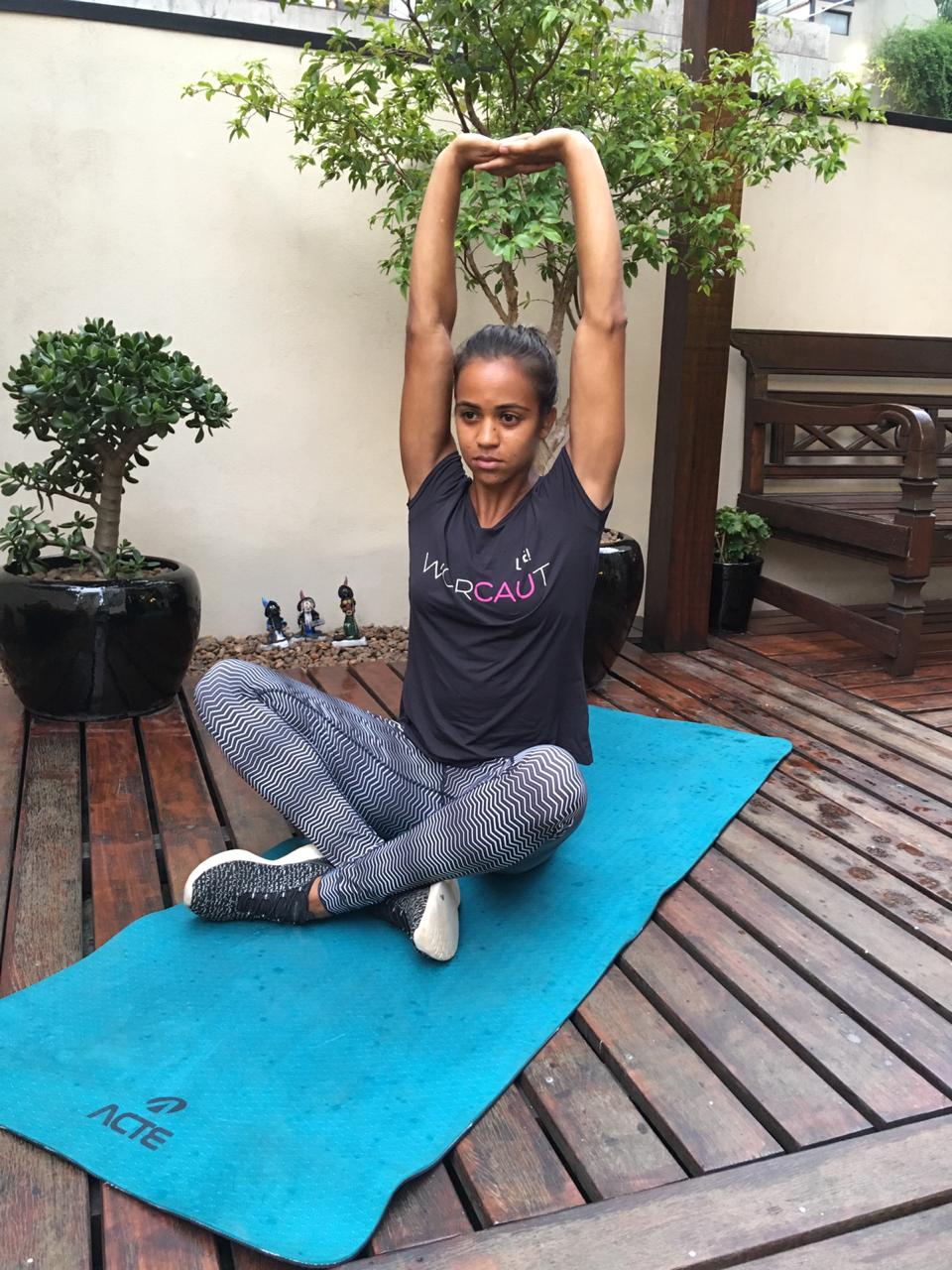 Exercício de alongamento Cau Saad indica: sessão de alongamento pra fazer toda as manhãs