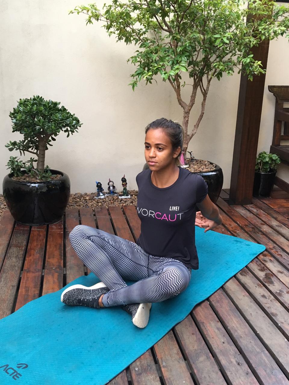 Exercício de alongamento Cau Saad indica: sessão de alongamento pra fazer toda as manhãs