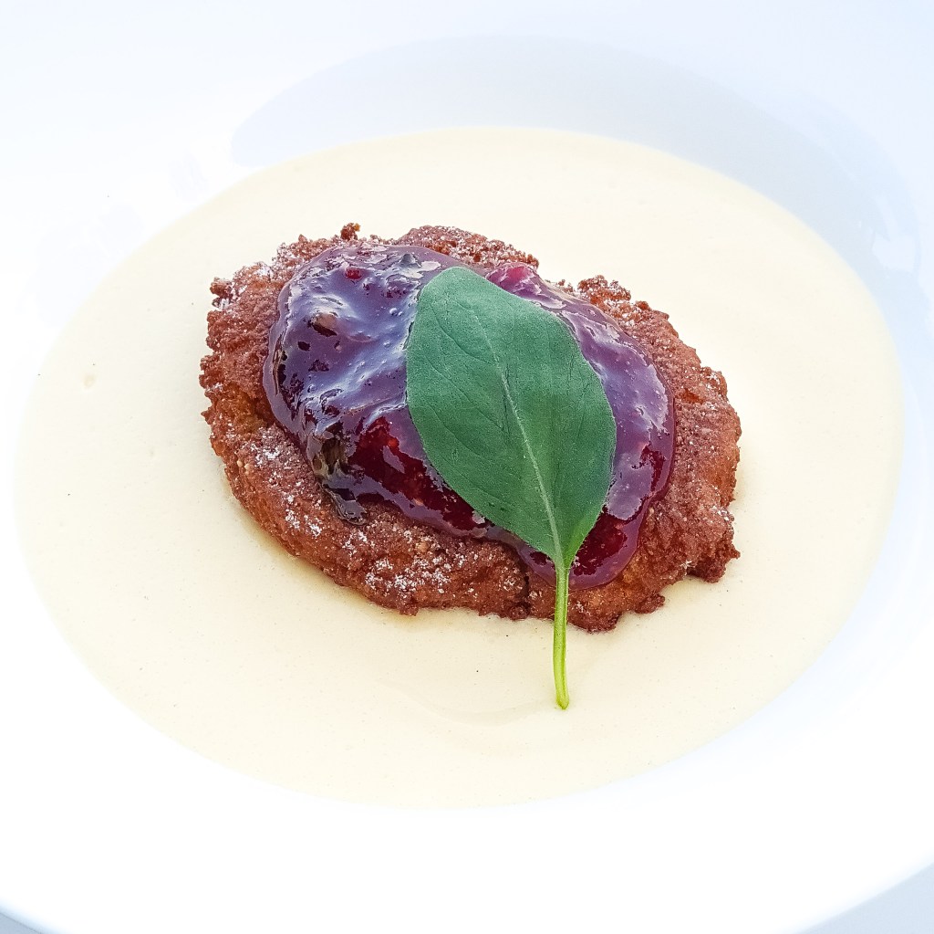 Rabanada com creme ingles e geleia de morango (1) Sobrou comida da ceia? Como reaproveitar os alimentos de maneira saudável