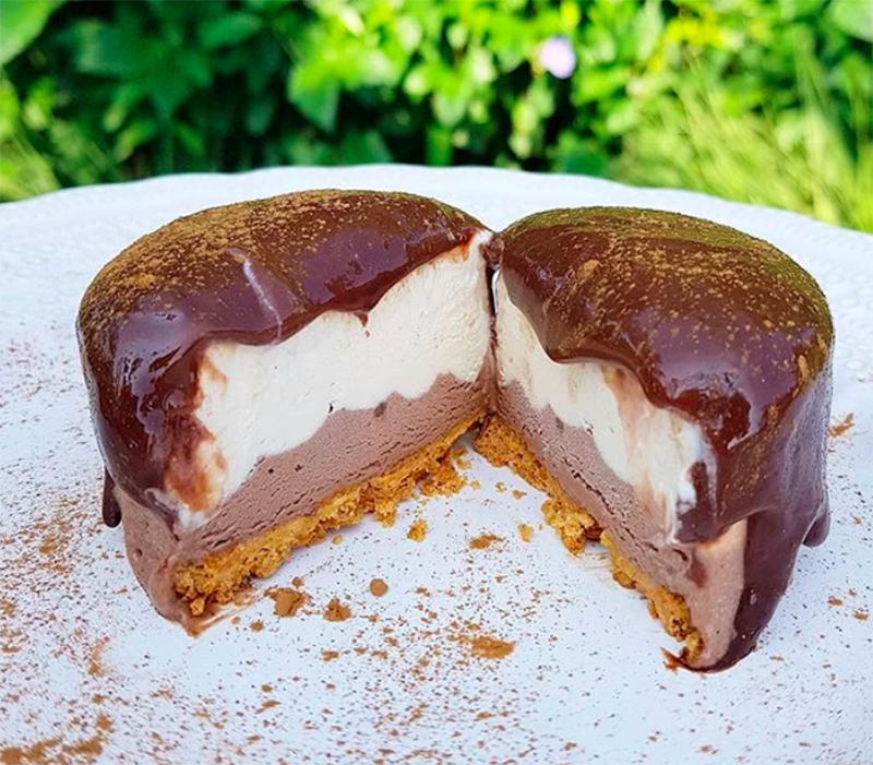 receitas-pascoa-entremet-chocolate-coco Almoço de Páscoa: 18 receitas leves e saudáveis para fazer em casa