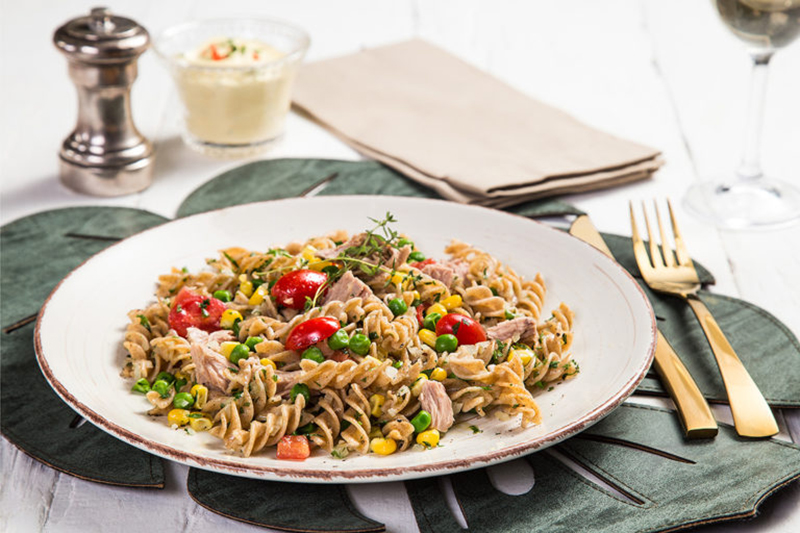 receitas-pascoa-salada-macarrao-integral-atum Almoço de Páscoa: 18 receitas leves e saudáveis para fazer em casa