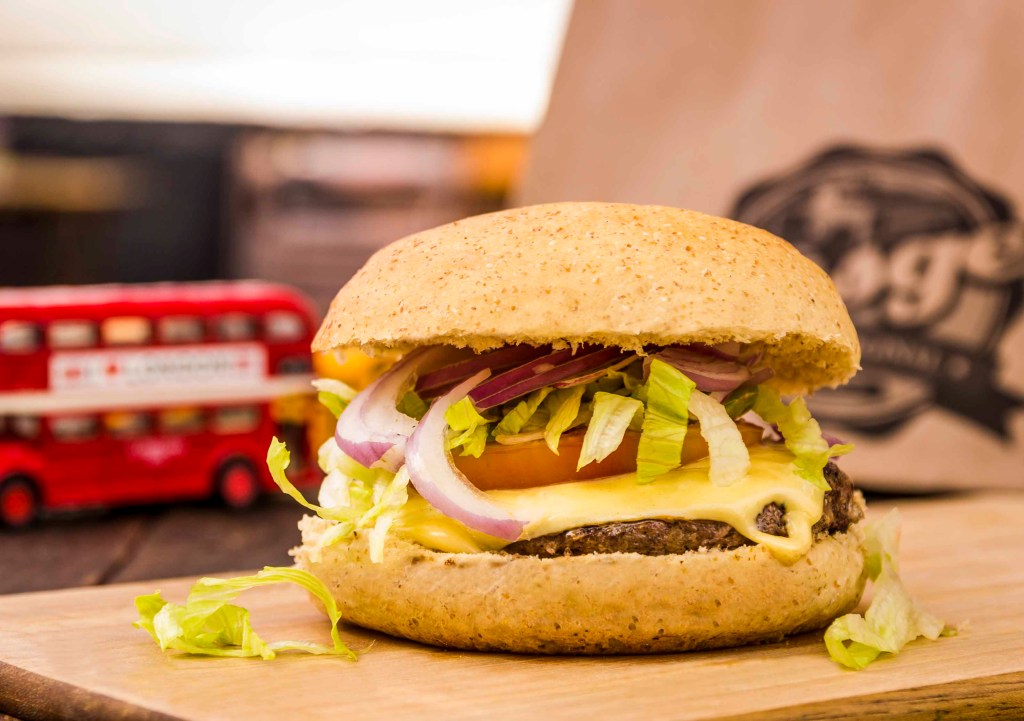 dia-do-hamburguer Hambúrguer: 12 receitas (com opção leve, low carb, vegetariana ou vegana)