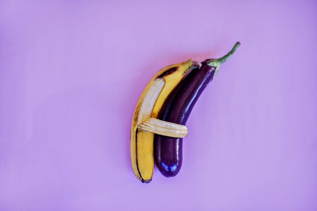 Banana: vitaminas do complexo B, zinco e magnésio auxiliam na produção de hormônios sexuais