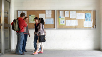 Número de universitários no Brasil terá de dobrar para cumprir meta do MEC | Foto: Getty Images MEC quer dobrar número de universitários em dez anos