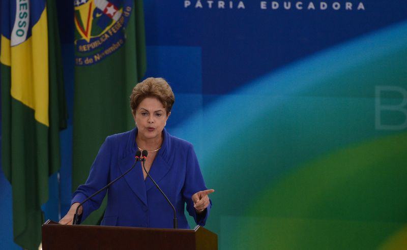 Dilma afirma que mudan&ccedil;a no Minist&eacute;rio da Educa&ccedil;&atilde;o &eacute; pontual