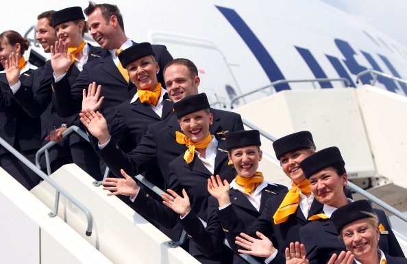 Que curso devo fazer para ser comissária de bordo?