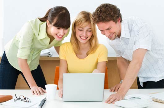 Gosto de me relacionar com as pessoas e tenho espírito de liderança. Que carreira seguir?