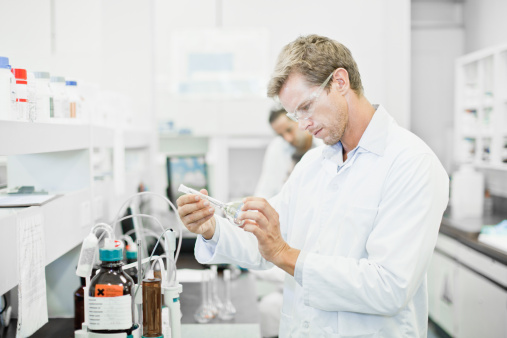 farmacia-engenharia-quimica.jpg UEM inscreve para especialização em Farmacologia Terapêutica