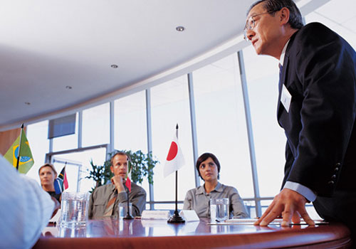 Que curso devo fazer para trabalhar na ONU?