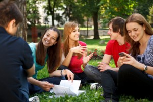 Onze aplicativos para voc&ecirc; estudar no celular e no Facebook