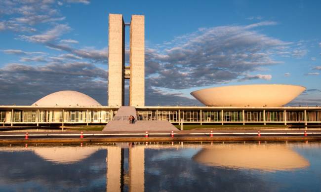 Conheça 5 maneiras de participar da política nacional