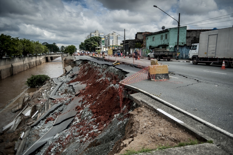 Problema das enchentes e deslizamentos pode cair no vestibular