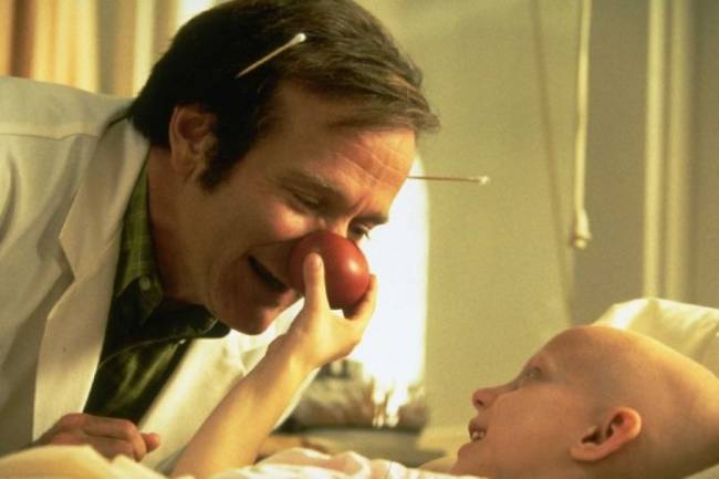 Patch-Adams-O-Amor-é-Contagioso-1998 Sonha em ser médico ou médica? Confira 5 filmes para se inspirar