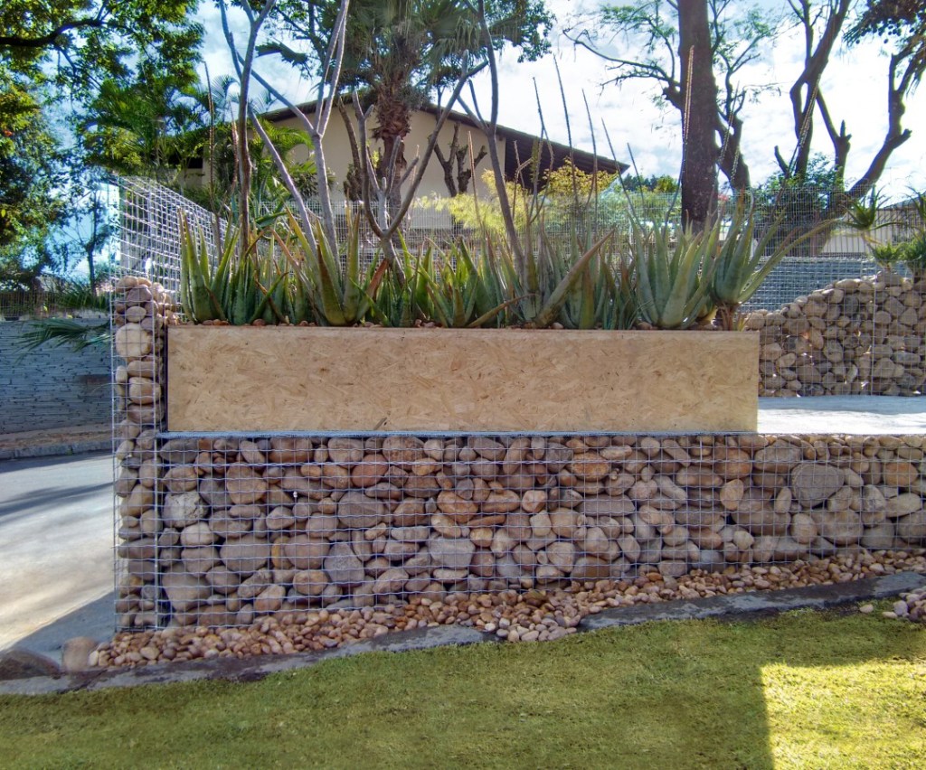 Parklet da CASA COR MG é construído com mesma técnica de gabião