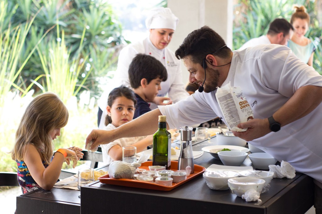 Mini chefs participam da Cozinha Inusitada da CASA COR Minas 2016