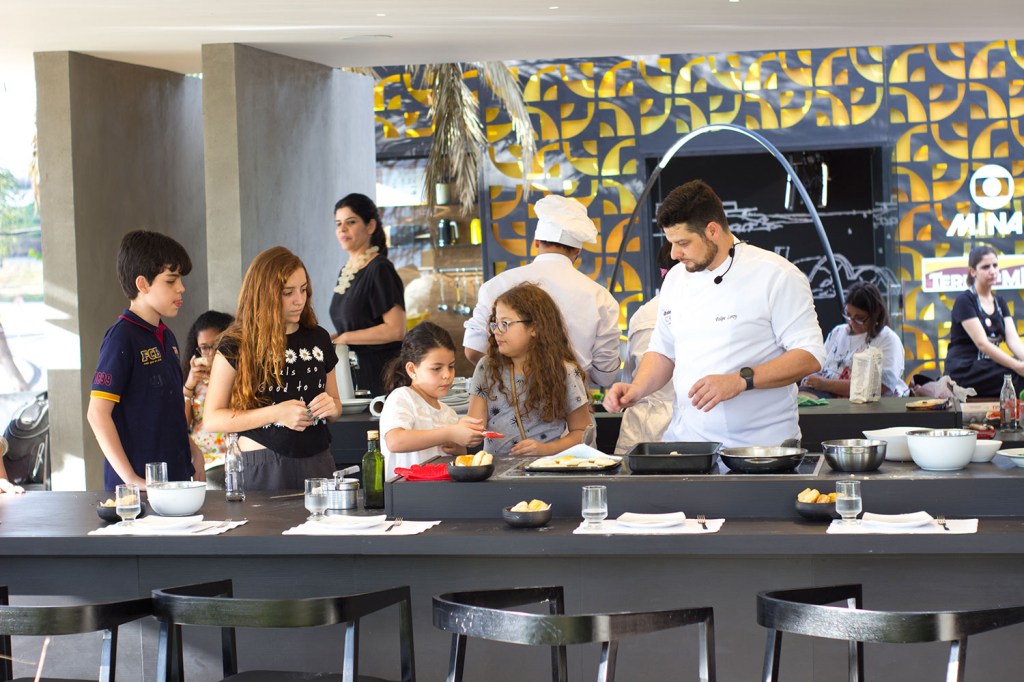 Mini chefs participam da Cozinha Inusitada da CASA COR Minas 2016