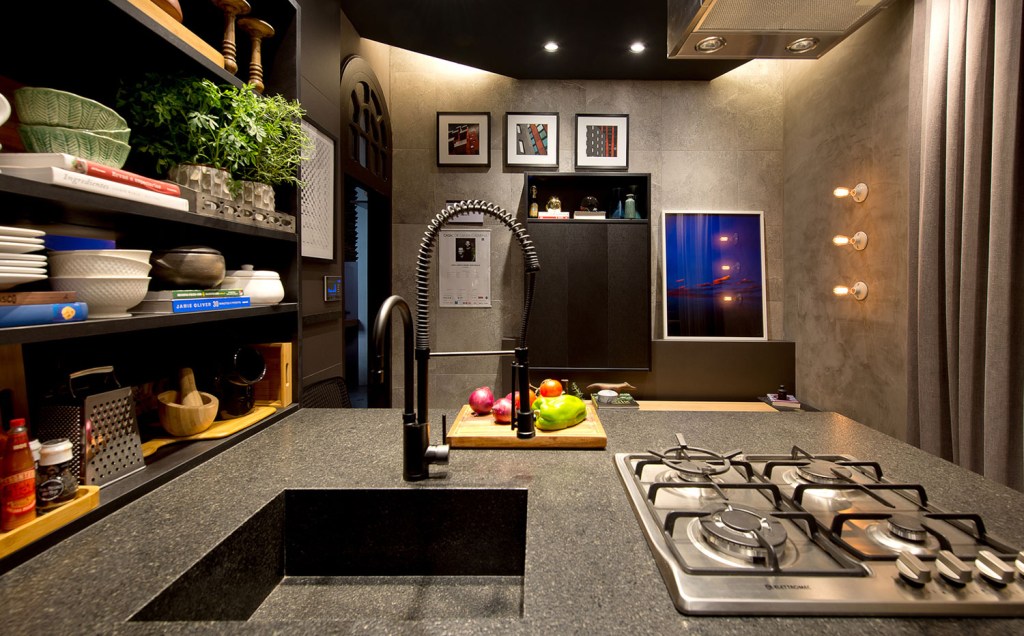 CASACOR SC 2016: Uma cozinha masculina, pequena e funcional