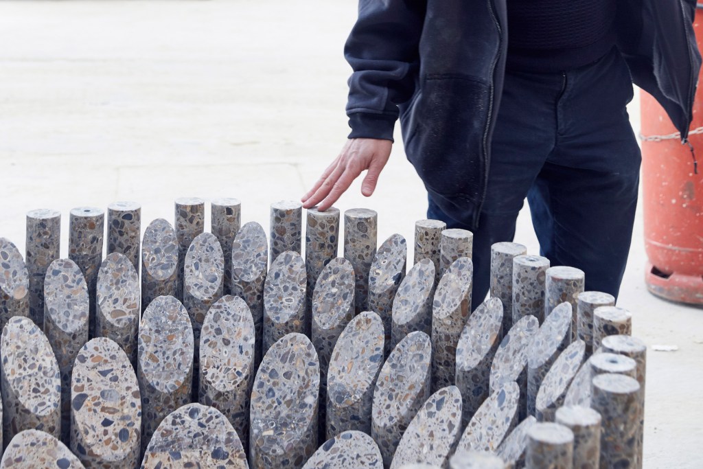 MDW: Paul Cocksedge transforma concreto escavado em designs