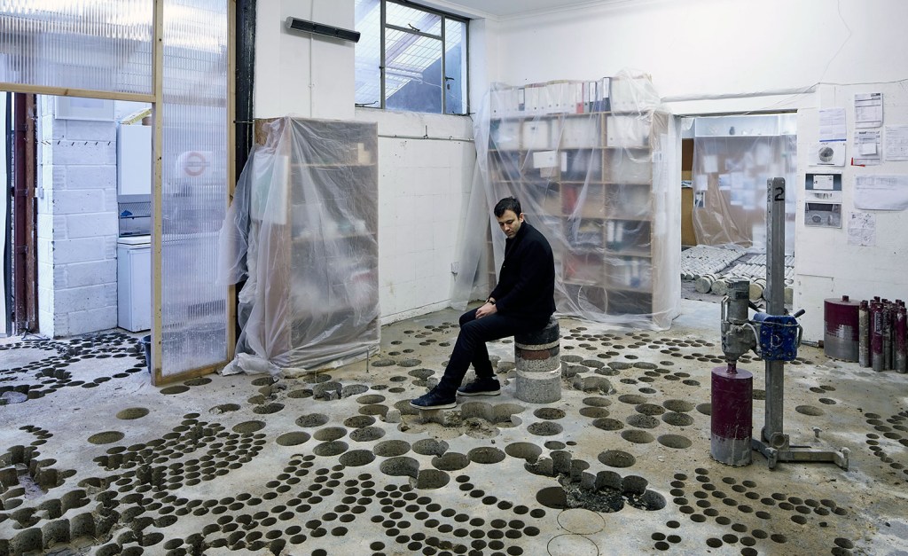 MDW: Paul Cocksedge transforma concreto escavado em designs