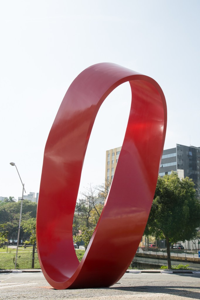 Obra pública de Tomie Ohtake, no ABC paulista, é restaurada