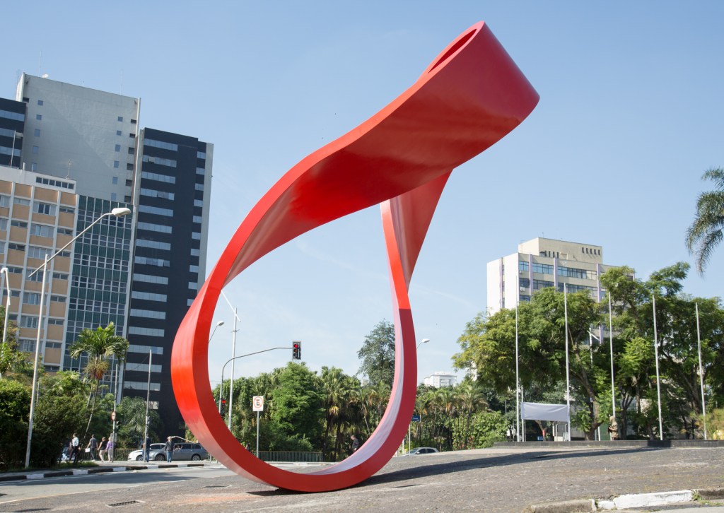 Obra pública de Tomie Ohtake, no ABC paulista, é restaurada