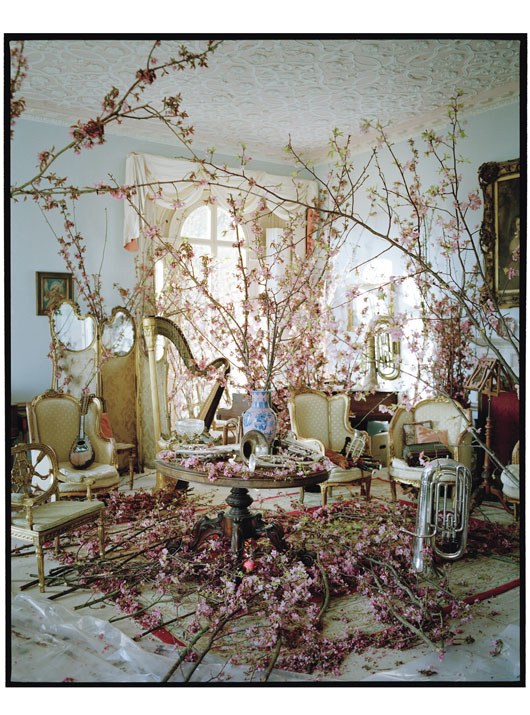 O trabalho surrealista e inusitado do fotógrafo Tim Walker