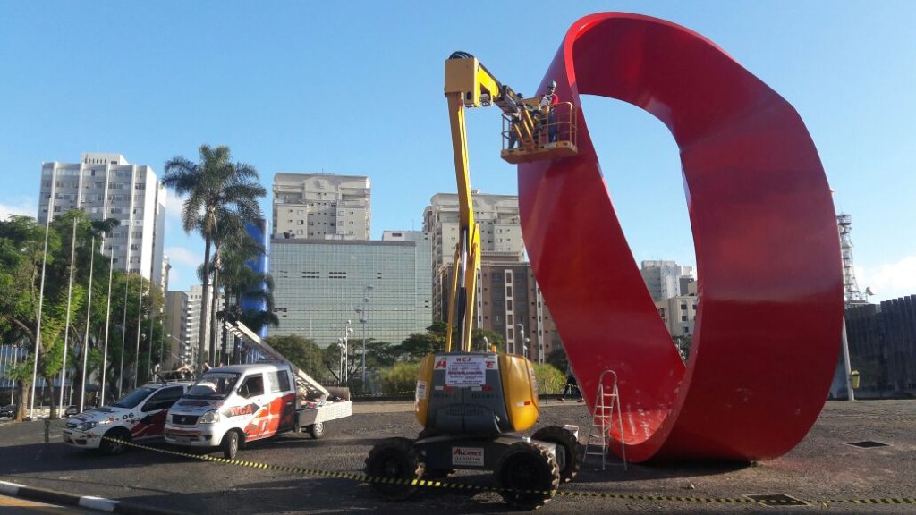 Obra pública de Tomie Ohtake, no ABC paulista, é restaurada
