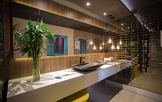 CASACOR SP: um lavabo de conceito urbano por Lucas Coelho