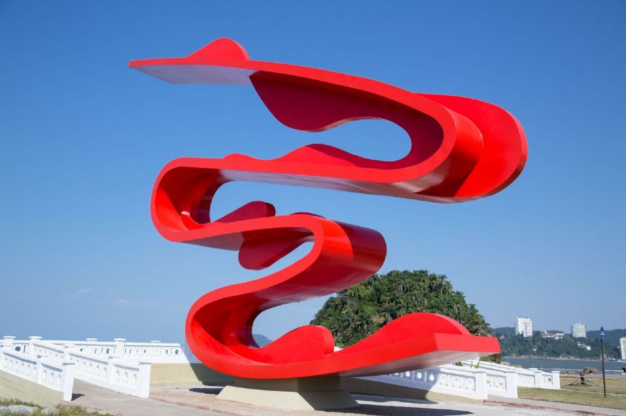 Escultura de Tomie Ohtake recebe restauro em Santos