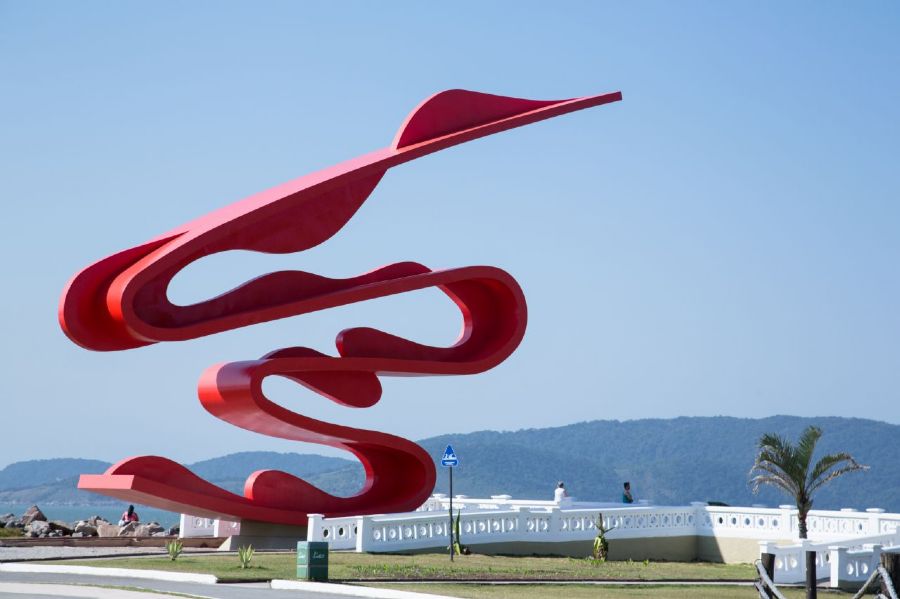 Escultura de Tomie Ohtake recebe restauro em Santos
