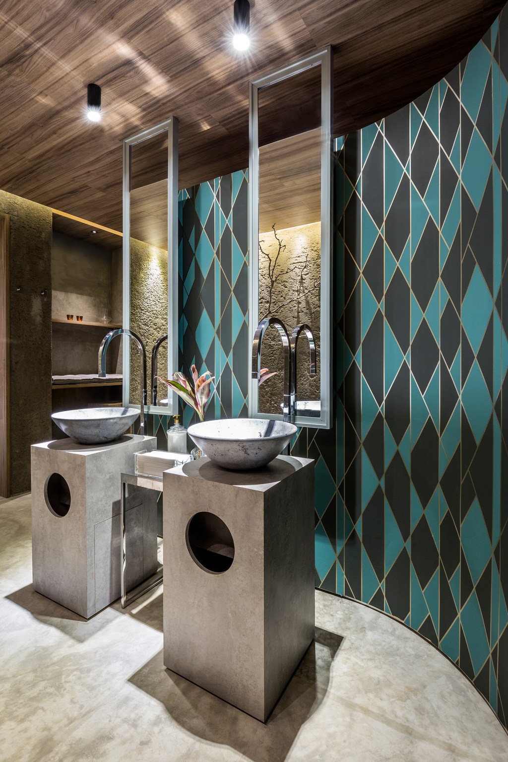 Mistura de texturas e cores no Lavabo Público da CASACOR Brasília