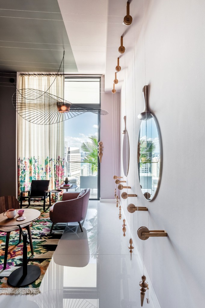 CASACOR Miami: O quarto de Leo Romano para diversas atividades