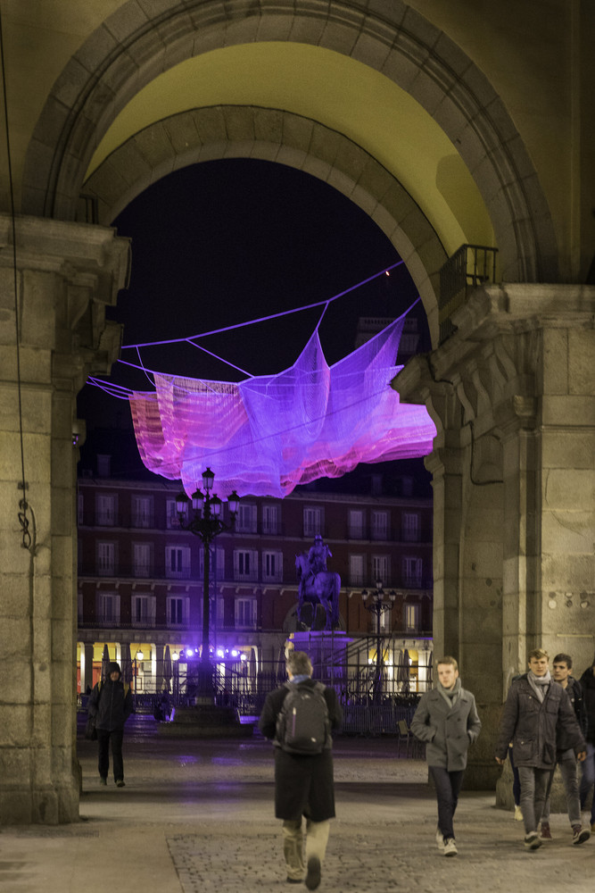 Instalação de Janet Echelman celebra os 400 anos de Madrid