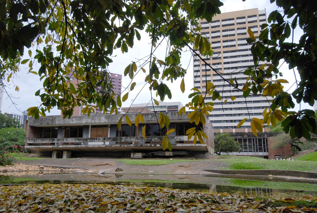 A sede da CASACOR Ceará 2018 possui jardim de Burle Marx