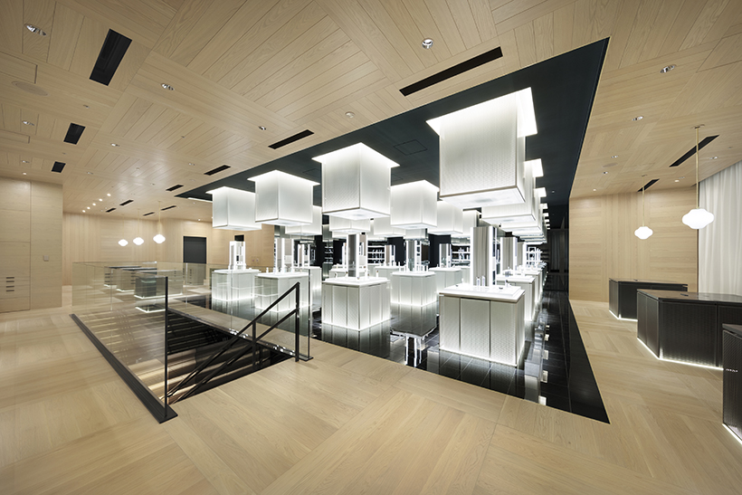 Nendo assina design de interiores da loja Shiseido em Tokyo