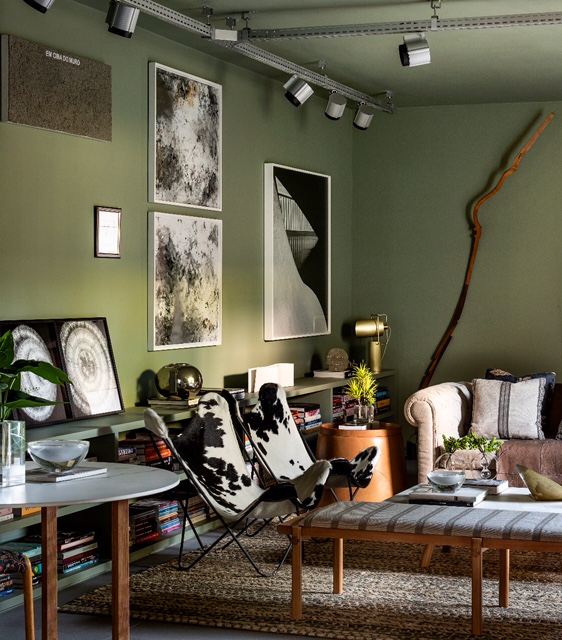 Clarissa Reade e Pereira Reade CASACOR SP: estúdio de 40 m² tem parede, teto e móveis da mesma cor