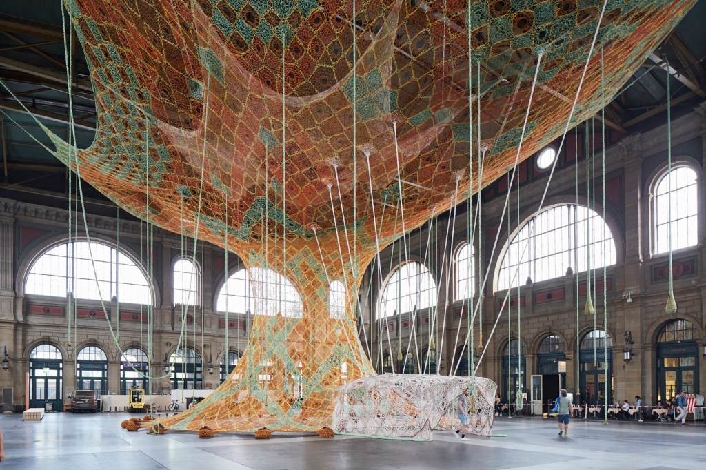 Neto_Installation_1 Ernesto Neto leva a Amazônia para estação de Zurique, na Suiça